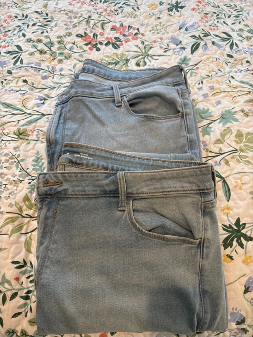 Old Navy Women's Light Wash Bootcut Jeans